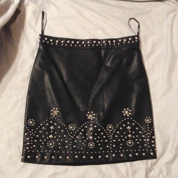 Forever 21 Faux Vegan Leather Black Studded Mini Skirt Size S - Picture 4 of 9